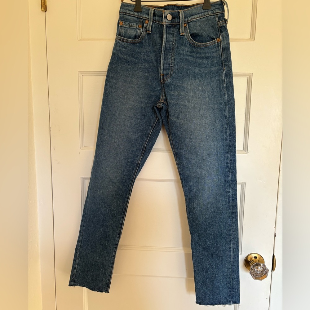 Levi 501 raw hem
